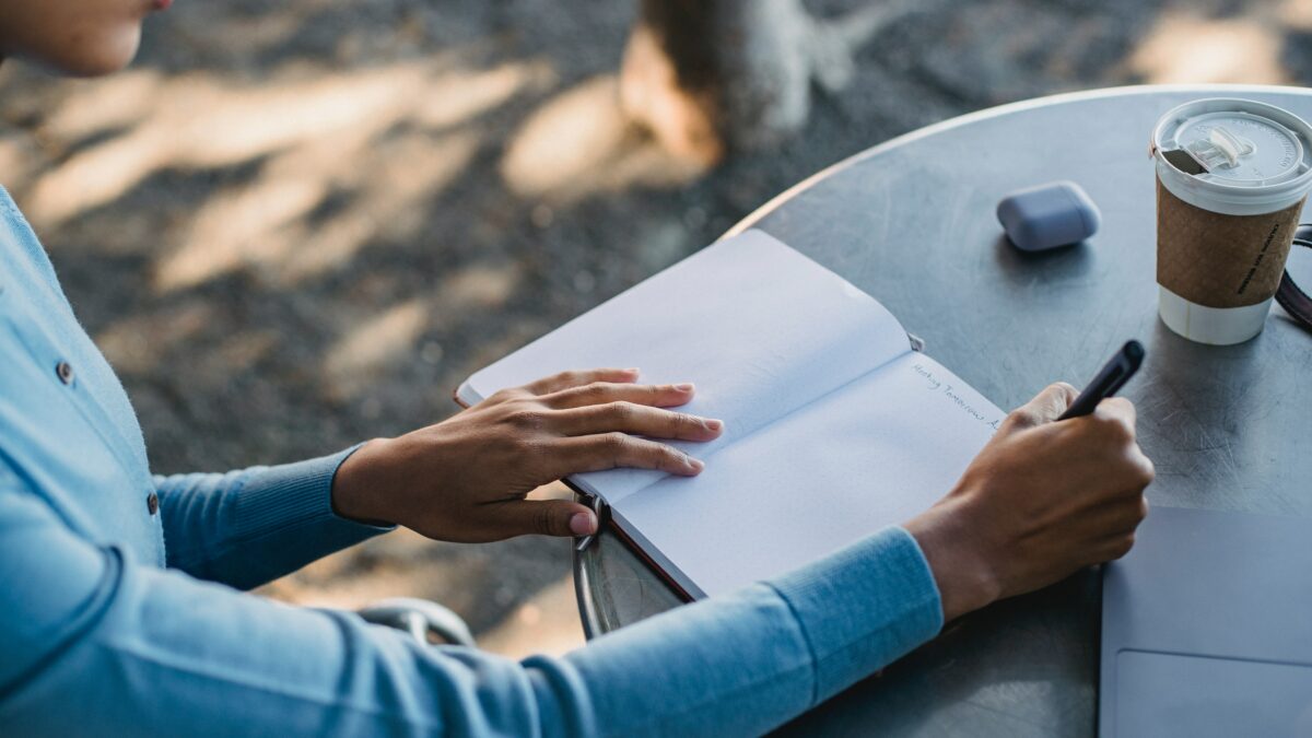 5 Practical Reasons You Should Make Daily Journaling a Habit